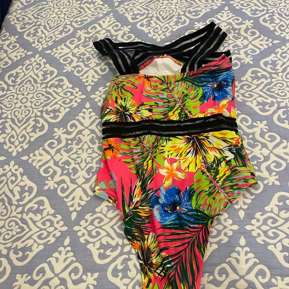 Shein NWOT size small one piece swimsuit - Picture 6 of 7